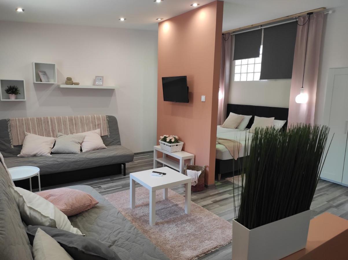 7 Days Apartment Makó Екстериор снимка